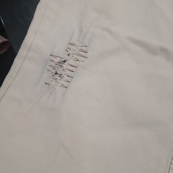 silver Jeans White Distressed Jeans - Picture 9 of 10